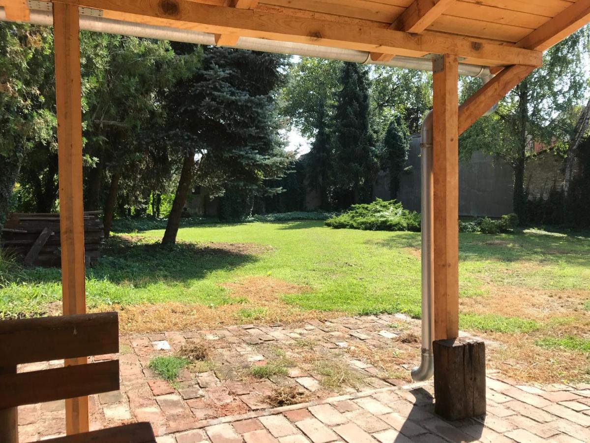 Pb Urban Garden Stay With Secured Parking Sremska Mitrovica Zewnętrze zdjęcie