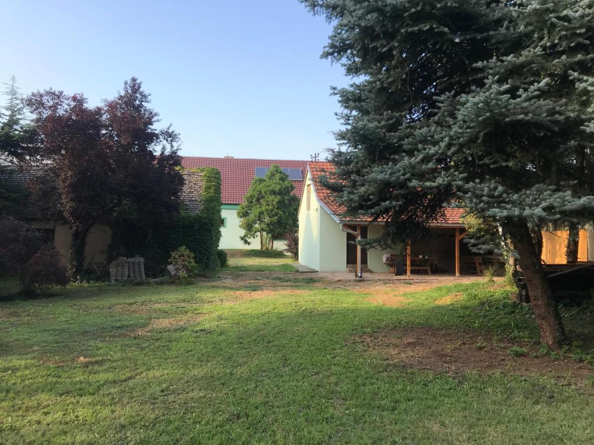 Pb Urban Garden Stay With Secured Parking Sremska Mitrovica Zewnętrze zdjęcie