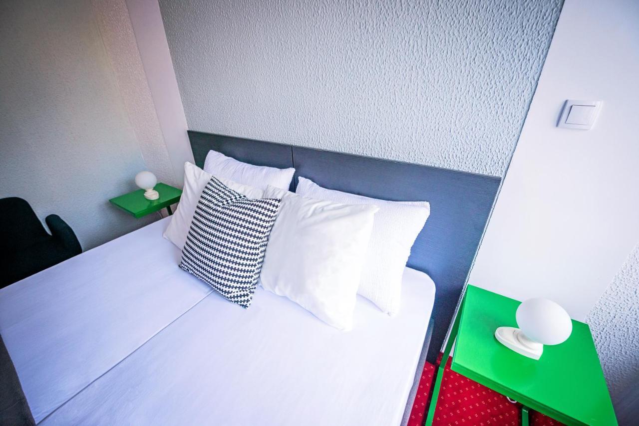 Pb Urban Garden Stay With Secured Parking Sremska Mitrovica Zewnętrze zdjęcie