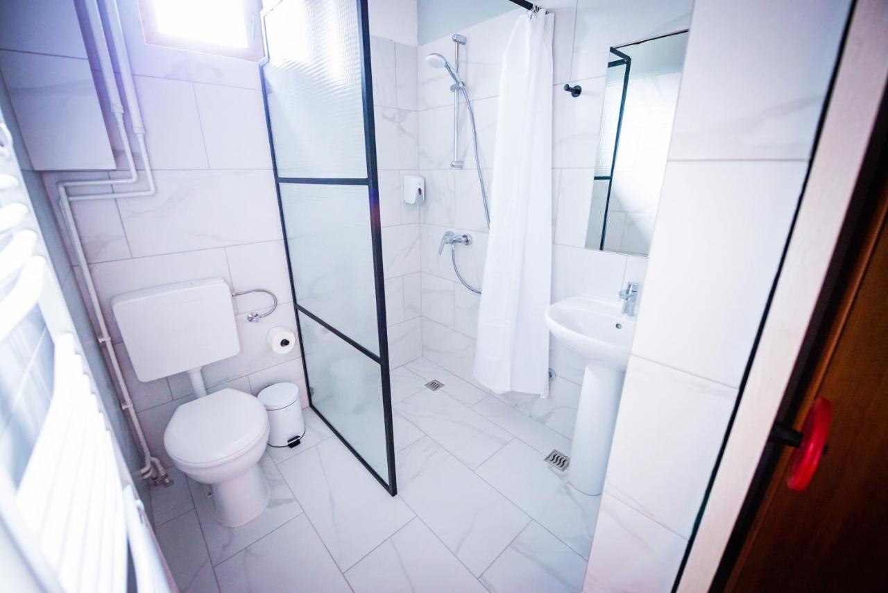 Pb Urban Garden Stay With Secured Parking Sremska Mitrovica Zewnętrze zdjęcie
