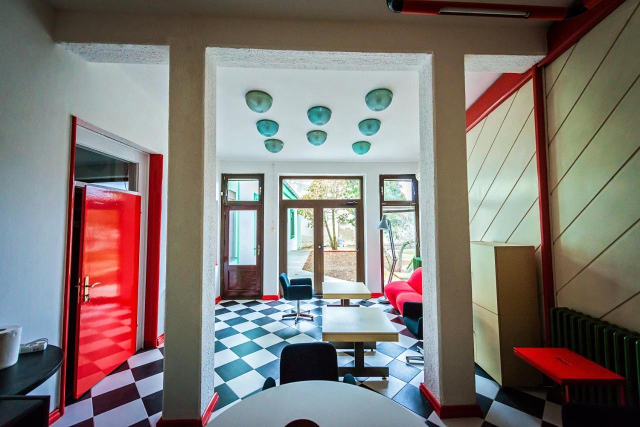 Pb Urban Garden Stay With Secured Parking Sremska Mitrovica Zewnętrze zdjęcie