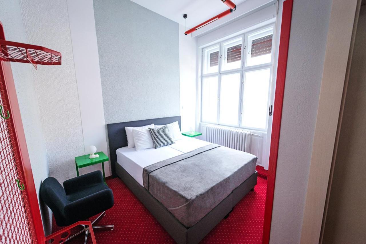 Pb Urban Garden Stay With Secured Parking Sremska Mitrovica Zewnętrze zdjęcie