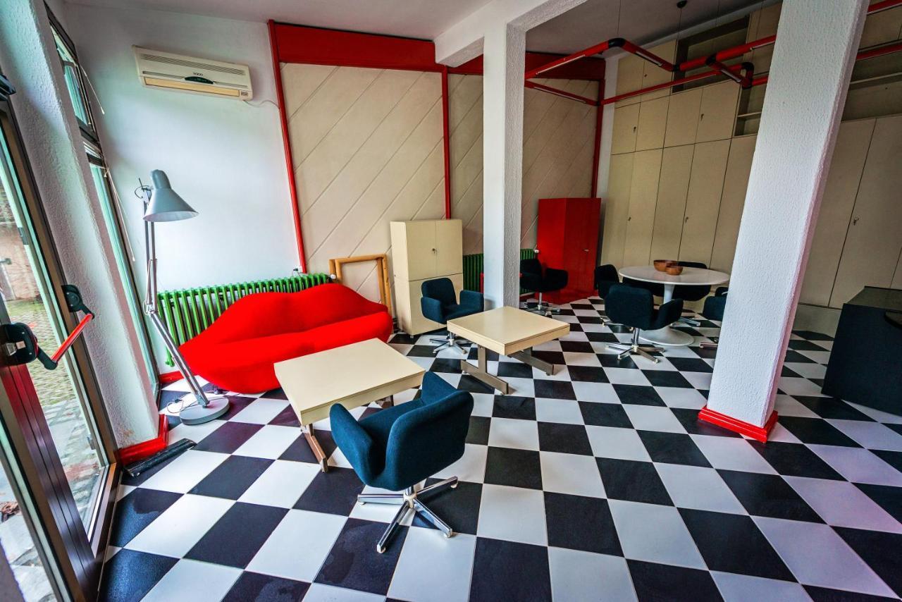Pb Urban Garden Stay With Secured Parking Sremska Mitrovica Zewnętrze zdjęcie
