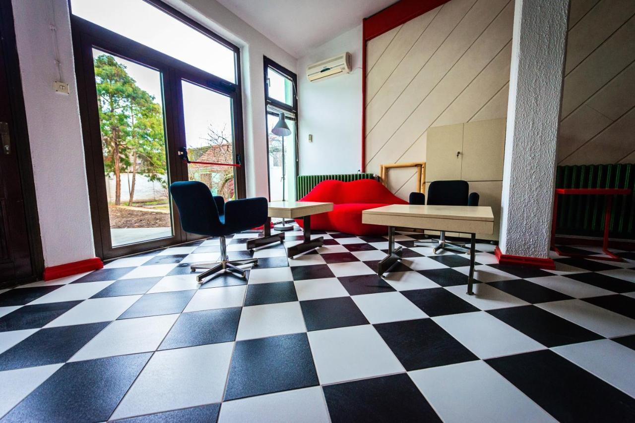 Pb Urban Garden Stay With Secured Parking Sremska Mitrovica Zewnętrze zdjęcie